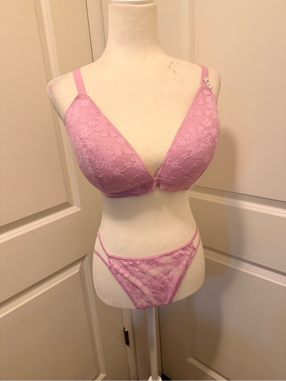 Pink Victoria’s Secret Lace Plunge Bra & Thong Set in Pink